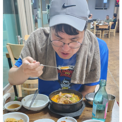 정근욱